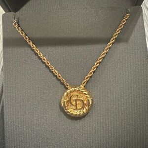 Gold Pendant Necklace